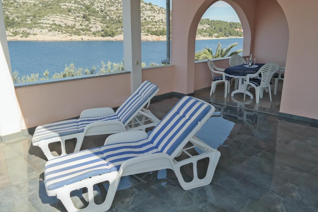 Direkt Am Meer-Apartments Puntaplanka Rogoznica  Exterior photo